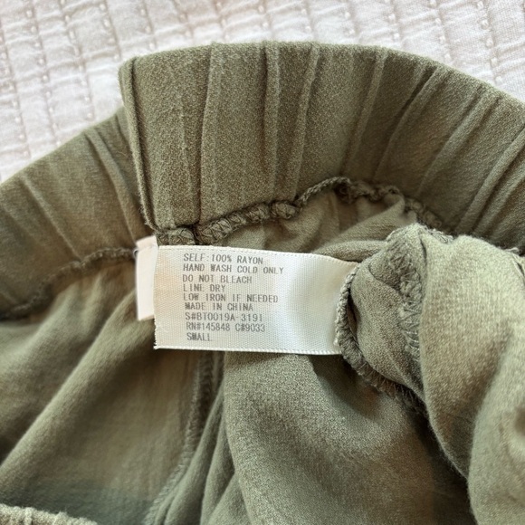 Everly Women's Olive Green Lightweight Cropped Pull On Pant Tie Waist Size Small - Picture 8 of 10
